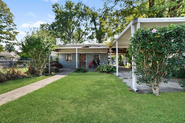 Building Photo - 4116 Larkwood Ave