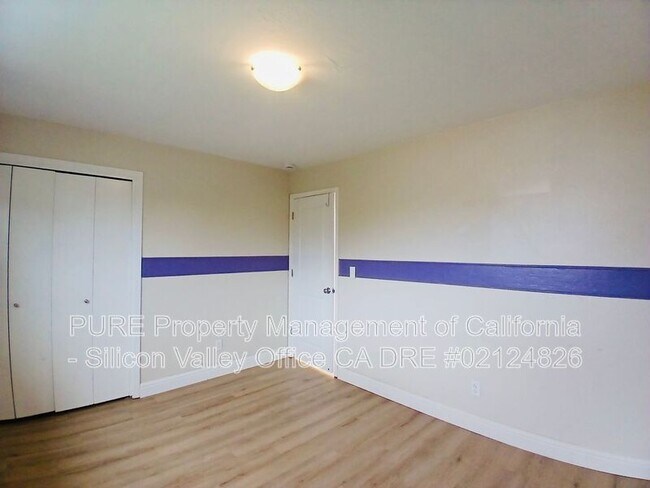 Building Photo - 7555 Sunset Way