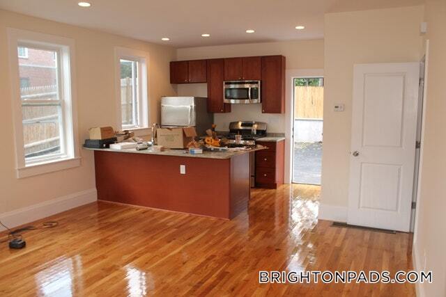 Building Photo - 6 Larose Pl
