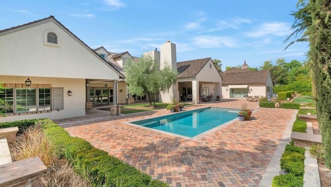 Building Photo - 6248 E Montecito Ave