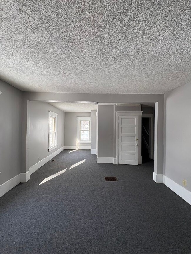 Building Photo - 729 Mallison Ave