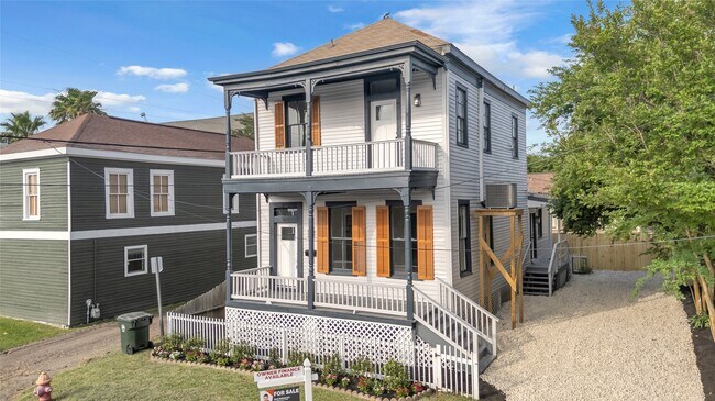 Building Photo - 614 11th St