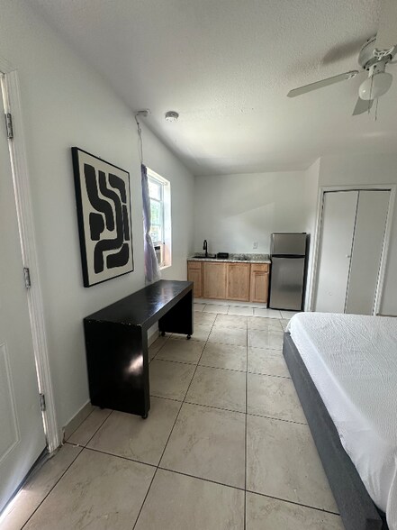 Building Photo - 226 E Cedarwood Cir