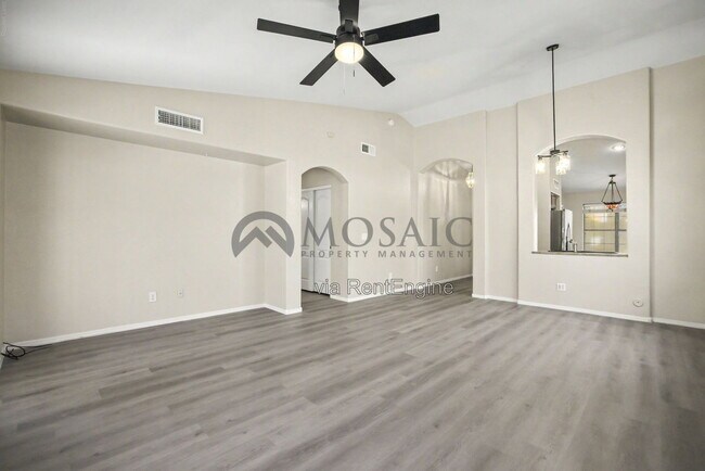 Building Photo - 2033 E Willow Wick Rd