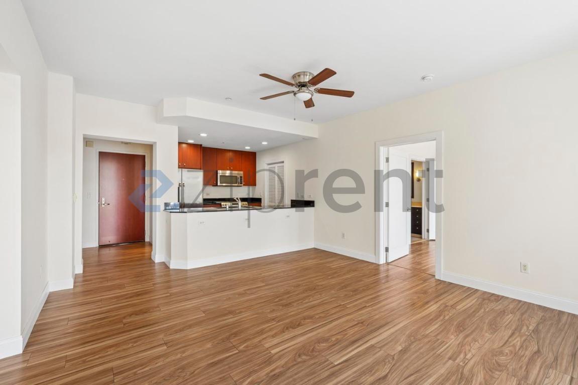 Building Photo - Unit 313
