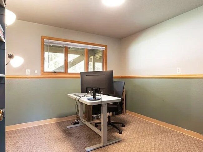 Building Photo - Beautiful spacious 3 bed, 3 bath home situated on 2.53 private acres in Stevensville.