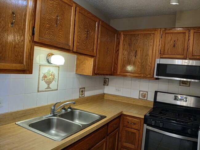 Building Photo - 247 N Neltnor Blvd