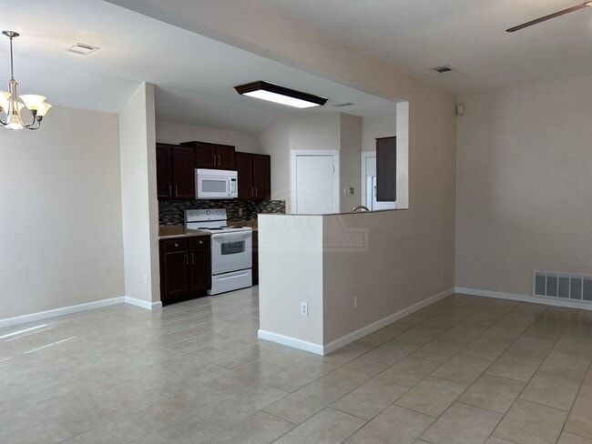 Building Photo - 4910 Parkwood Dr