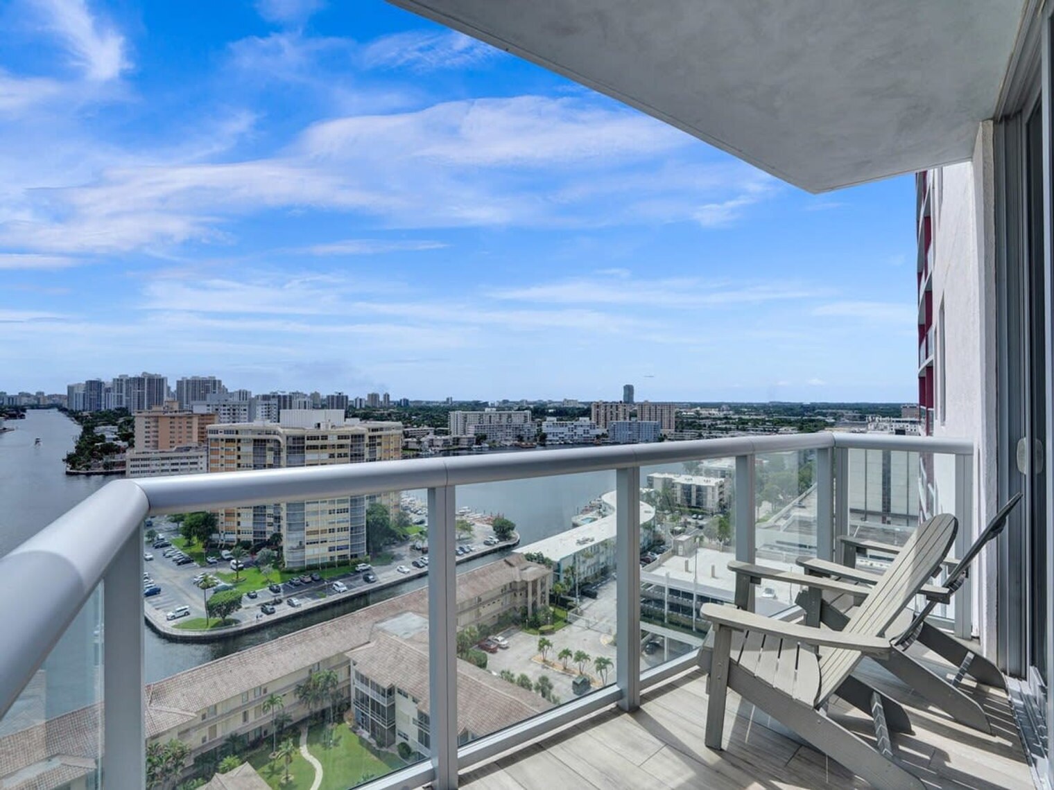 Building Photo - 2602 E Hallandale Beach Blvd