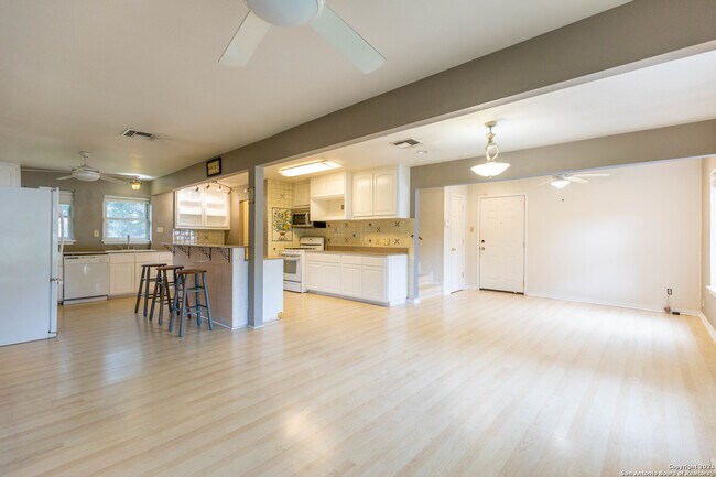 Building Photo - 224 Shadyview Dr