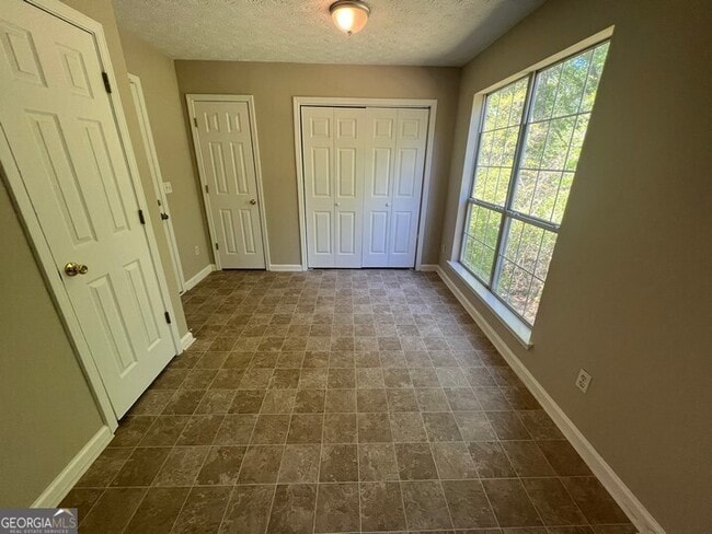 Building Photo - 194 Bay Ct Dr