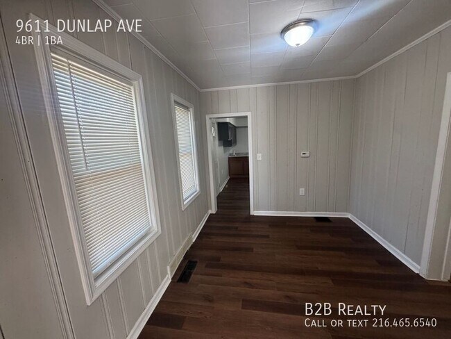 Building Photo - 9611 Dunlap Ave