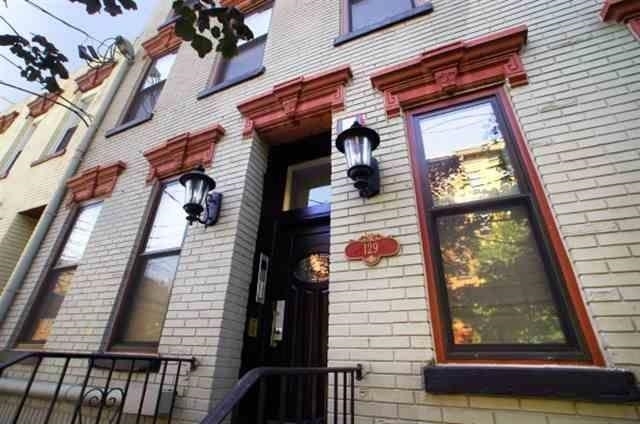 Building Photo - 129 Willow Ave