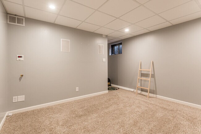 Building Photo - 15057 Whipple Rd