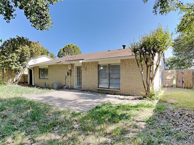 Building Photo - 519 Windsor Dr