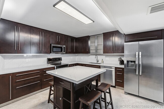 Building Photo - 5100 N Ocean Blvd