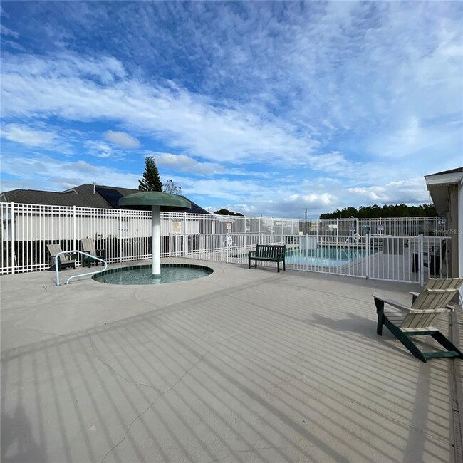 Building Photo - 158 Queen Mary Dr