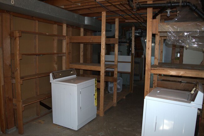 Building Photo - Marvelous 4 Bed 2.5 Bath House In Quarry H...