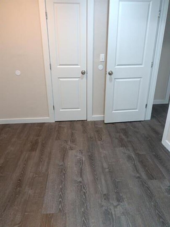 Building Photo - Convenient Location 1 bed 1 bath apartment - HVAC