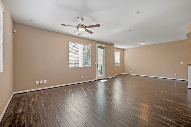 Building Photo - Luxury 2 Bedroom, 2.5 Bath Townhome Near D...