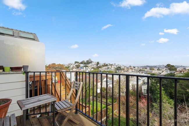 Building Photo - 25 Homestead