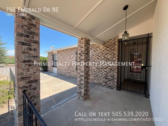 Building Photo - 750 Emerald Dr NE