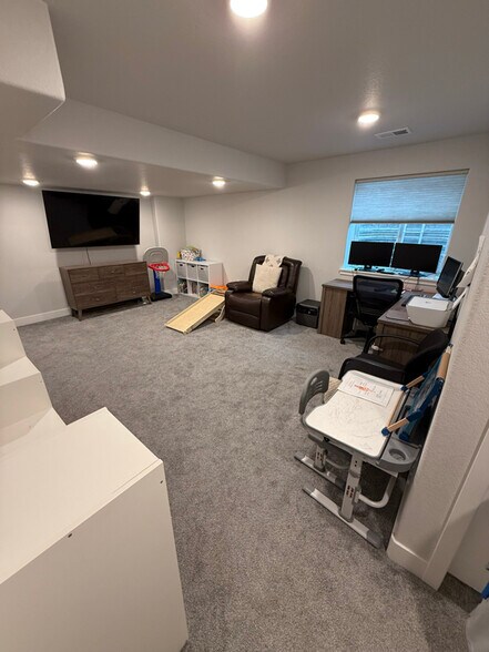 Building Photo - 6880 Cattails Dr