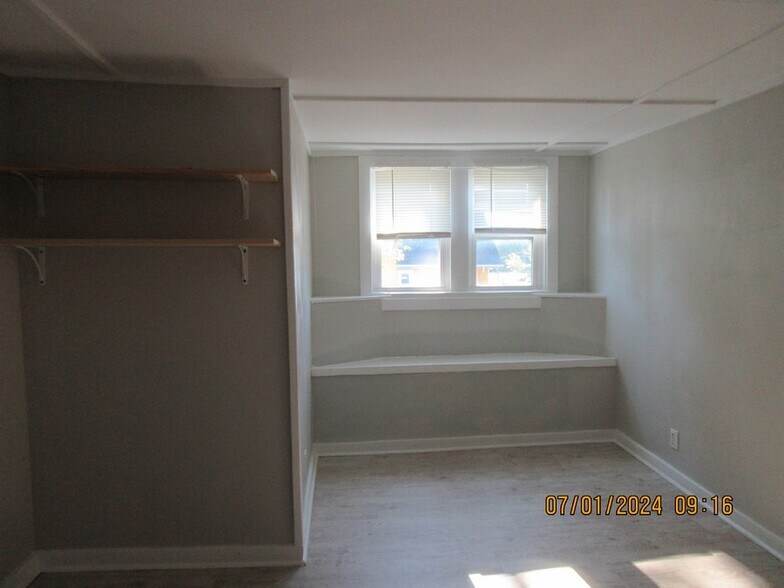 Building Photo - 202 W 3rd St