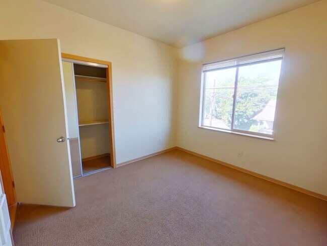 Building Photo - 773-777 East 18th Ave