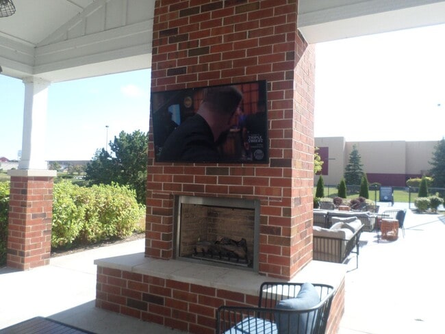 Building Photo - 6935 70th Ct