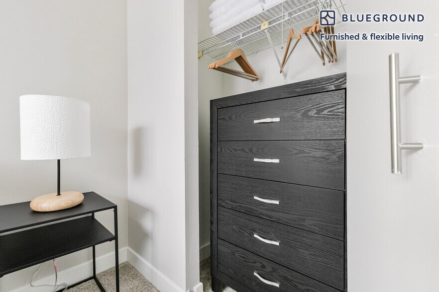 Building Photo - 77 W Huron St