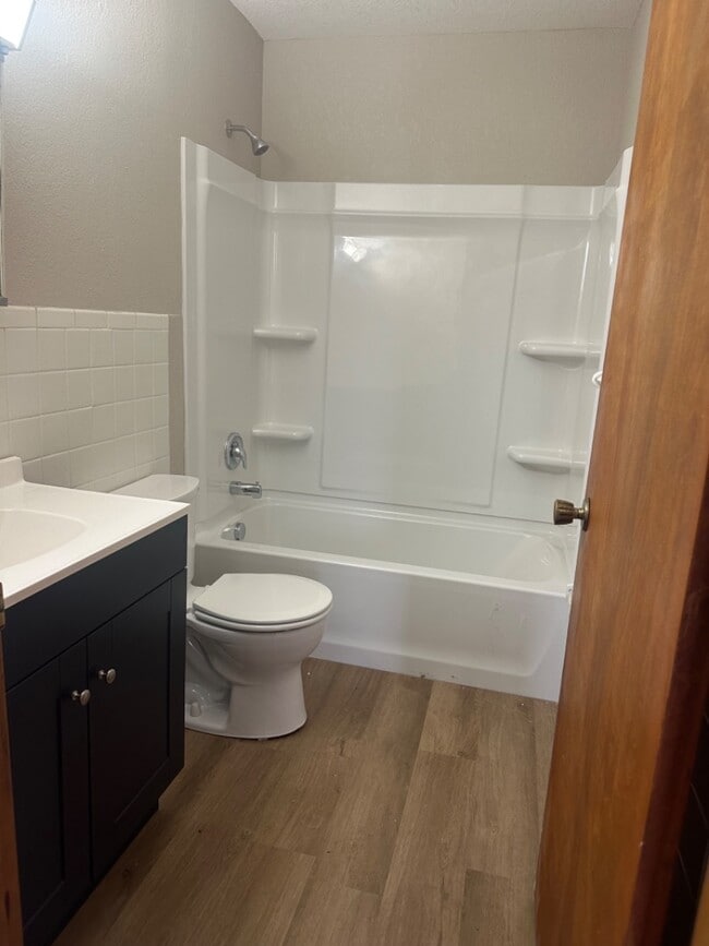 Building Photo - 450 Hutton Ln