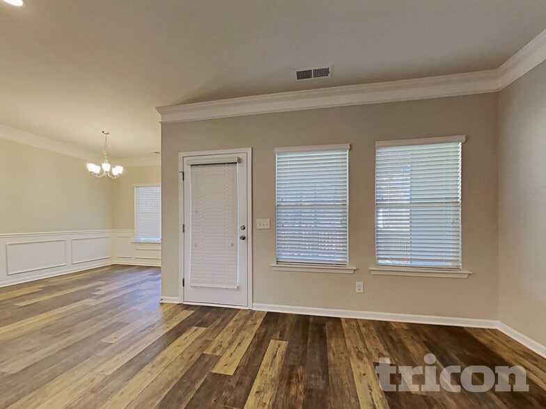 Building Photo - 7 Carrington Way