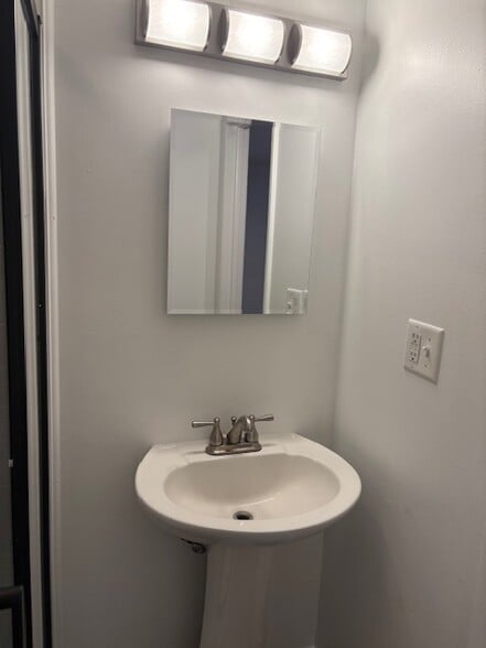 Building Photo - 1401 Buck Rd