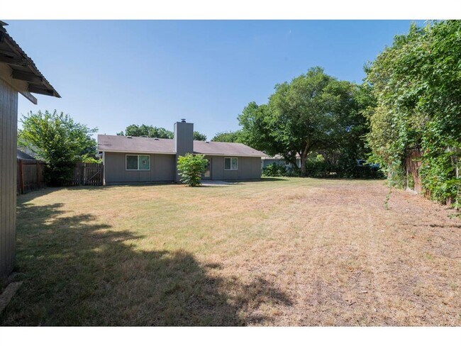 Building Photo - 606 Elderberry Cove