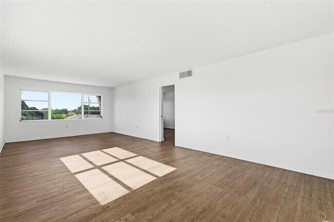 Building Photo - 8950 Park Blvd