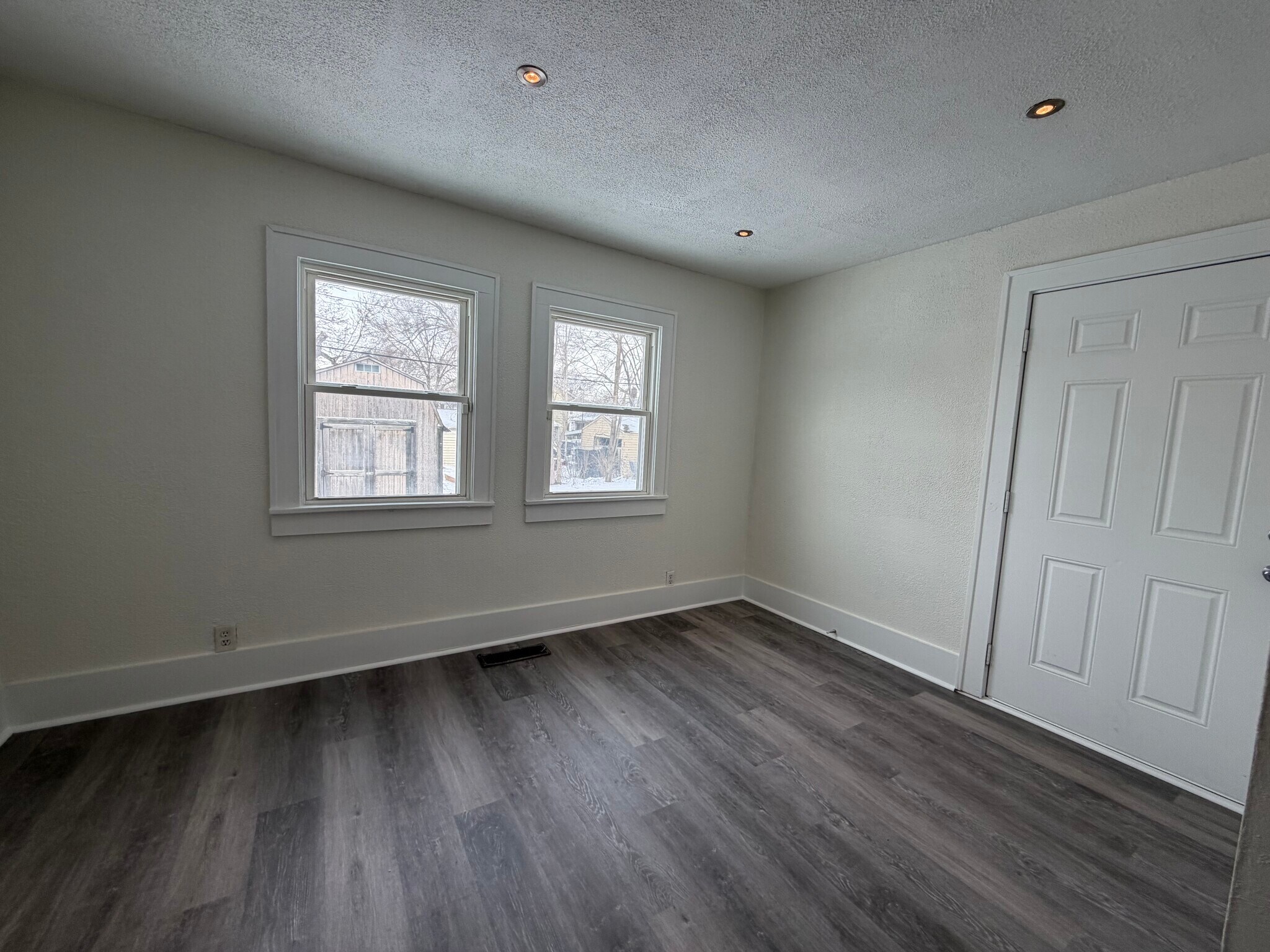 Building Photo - 111 E Eckman St