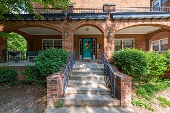 Building Photo - 4035 Charlotte