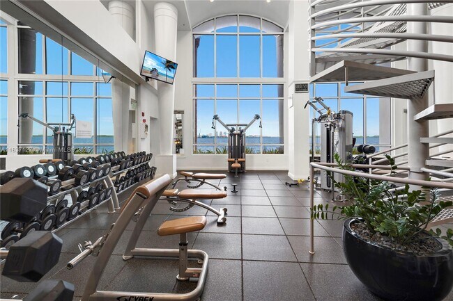 Building Photo - 808 Brickell Key Dr