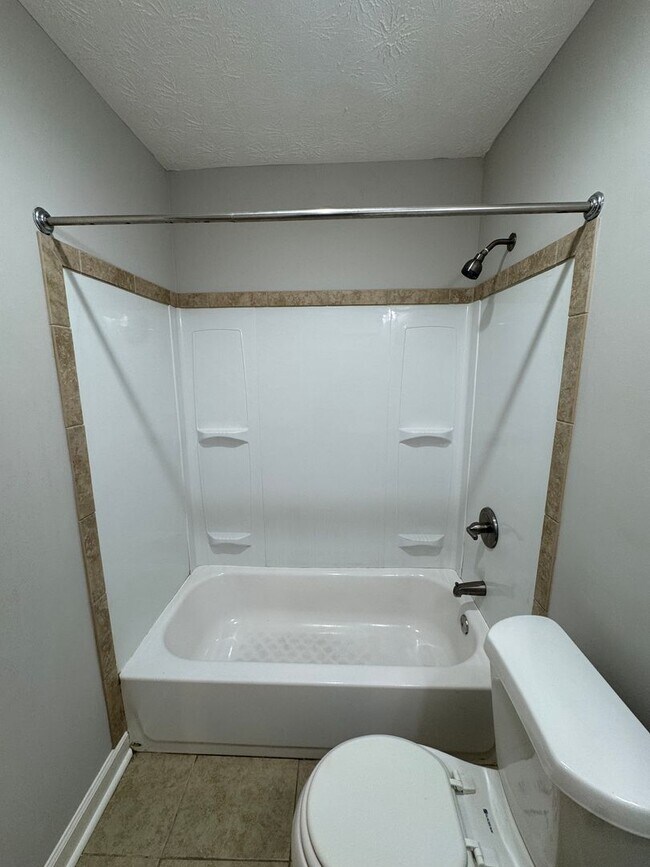 Building Photo - Lovely Brick Home!