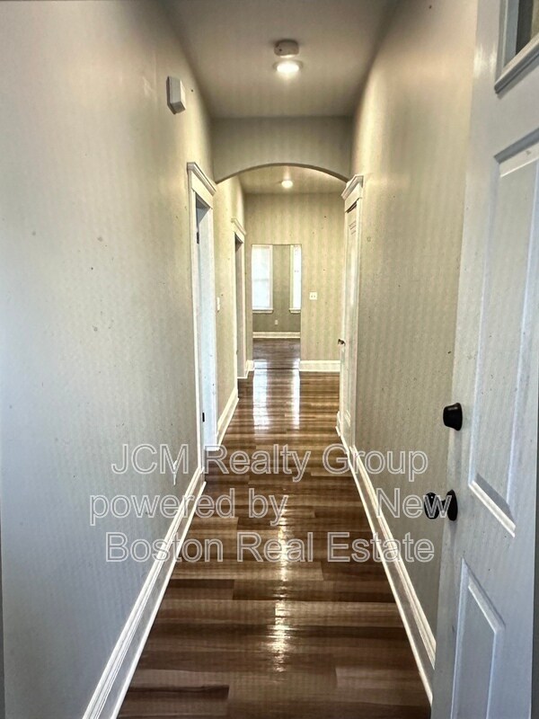 Building Photo - 100 Maverick St