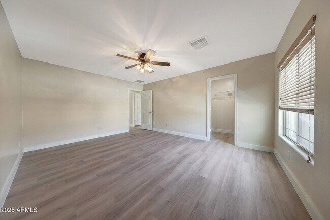 Building Photo - 9423 W Monte Vista Rd