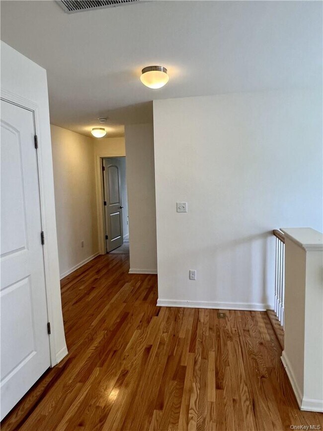 Building Photo - 95 Meadow View Dr