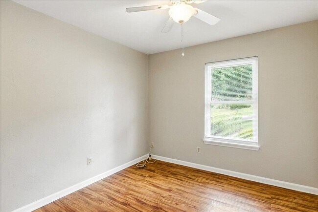 Building Photo - 3232 Riddle Dr