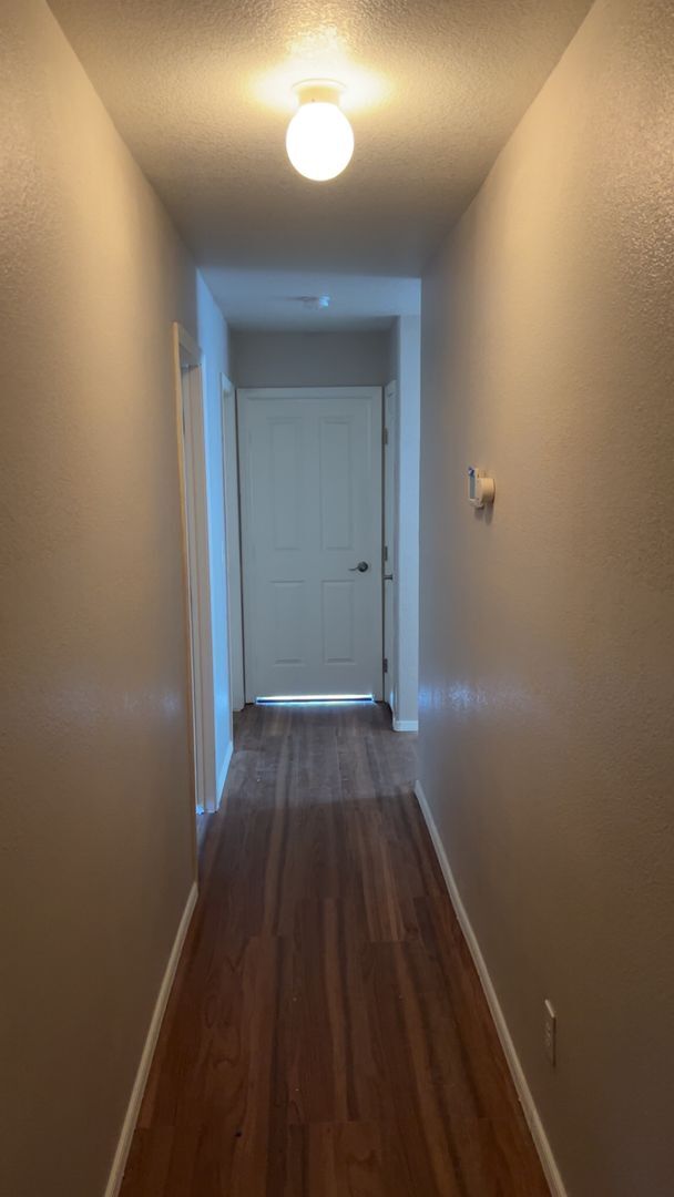 Building Photo - Great 4Bdm 2Ba Home, in a well desired loc...