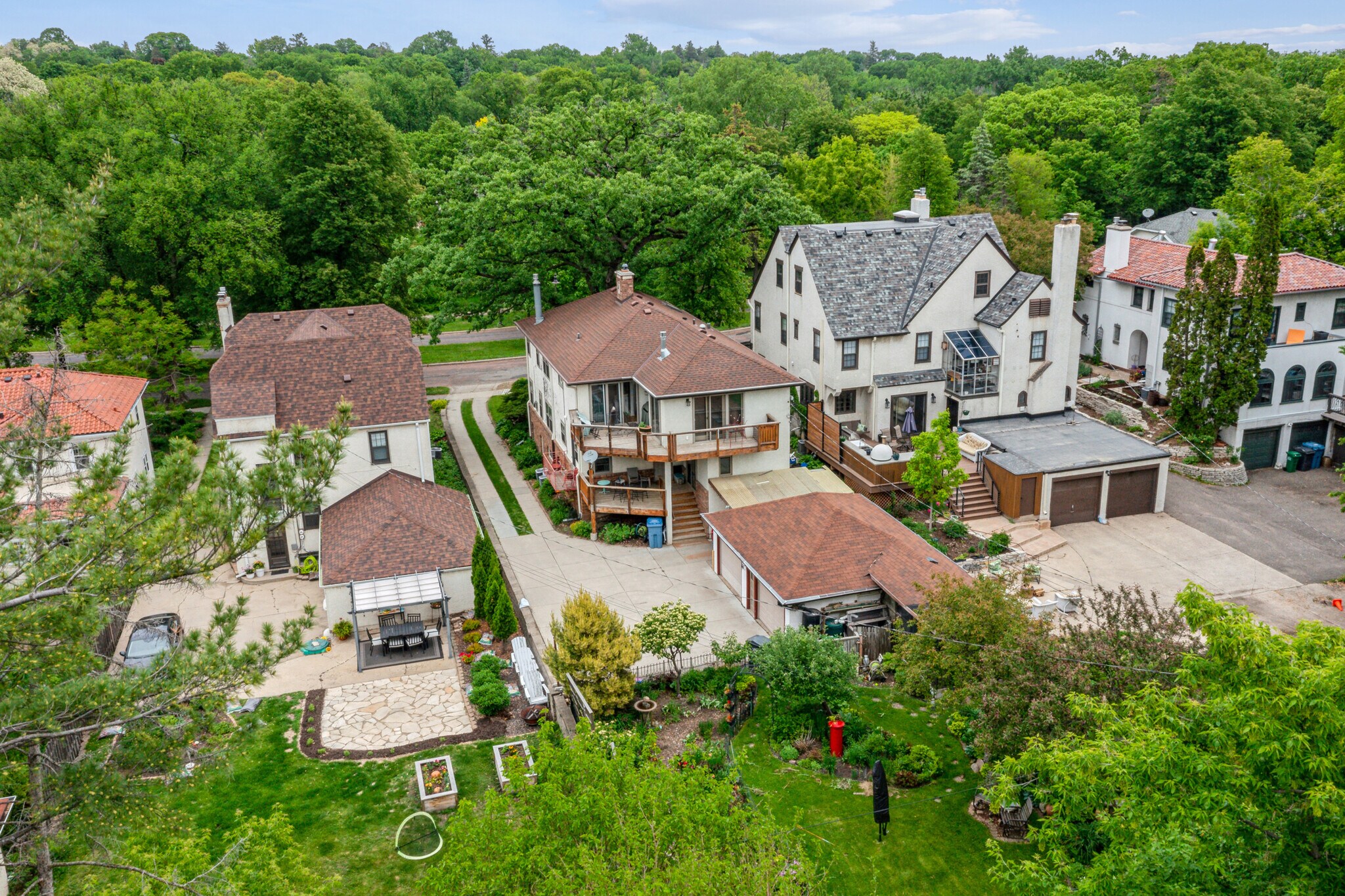 Building Photo - 111 W Minnehaha Pky