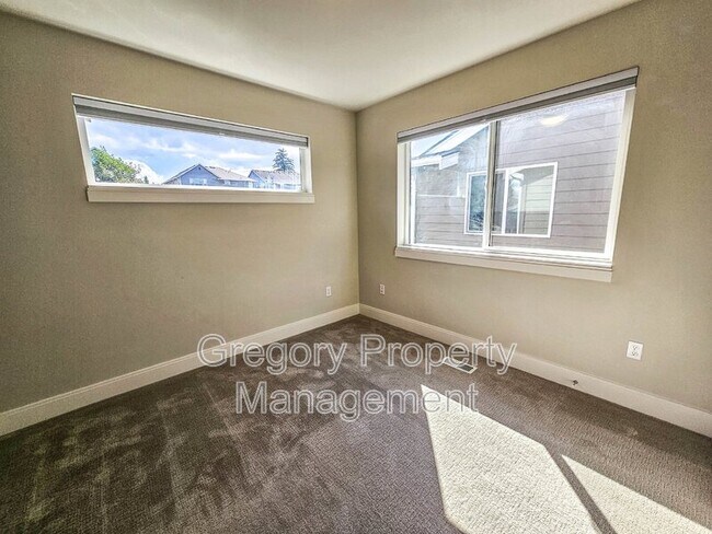 Building Photo - 619 202nd Pl SW