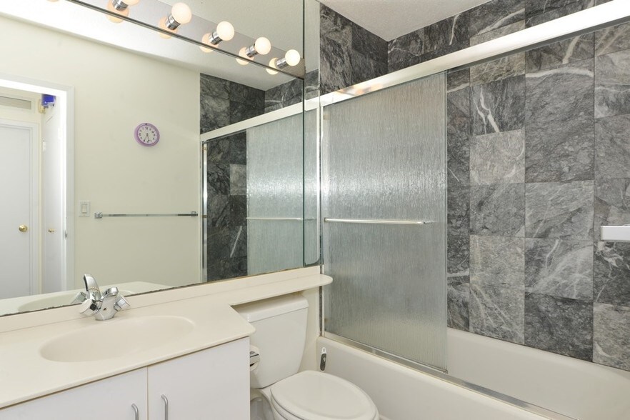 Building Photo - 4 Martine Ave