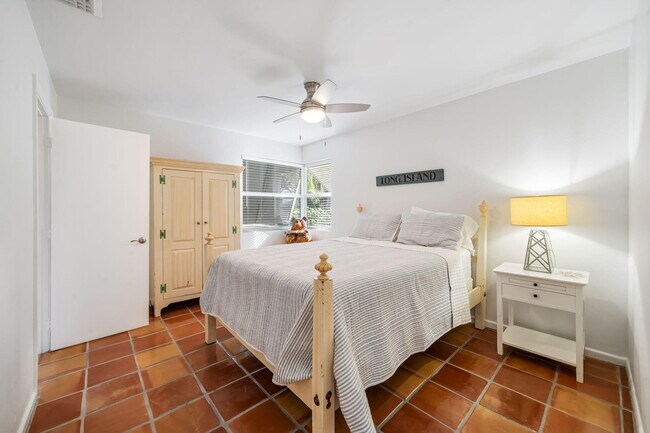 Building Photo - 49 River Dr