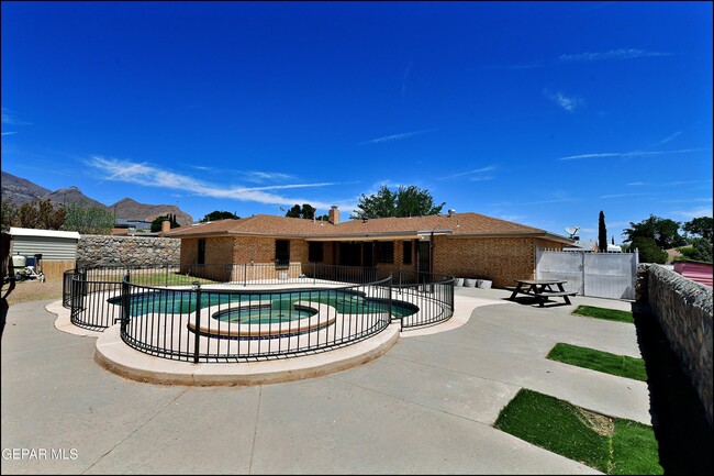Building Photo - 4504 R J Lunn Ct